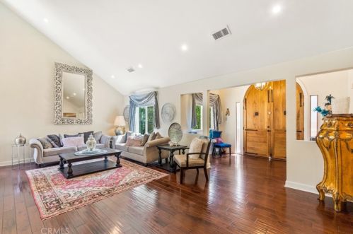 370 Yorkshire Cir, Anaheim CA 92808-1313 exterior