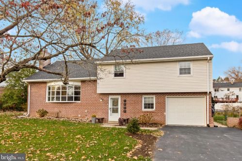 1405 Carlton Dr, Lancaster, PA 17601-4907