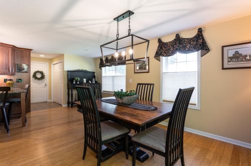 38 Glasgow Cir, Hudson NH  03051-3759 exterior