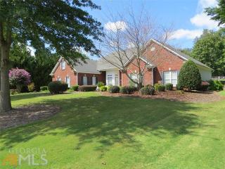 915 Cruce Lake Dr, Hoschton, GA 30548-3458