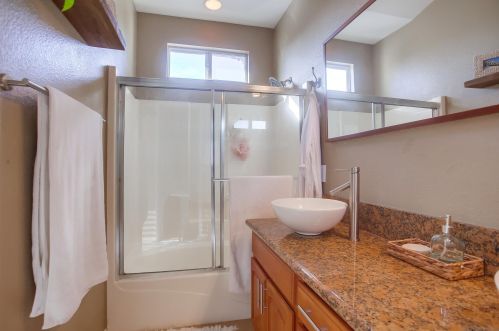 382 Carmel Creeper Pl, Encinitas CA  92024-7704 exterior