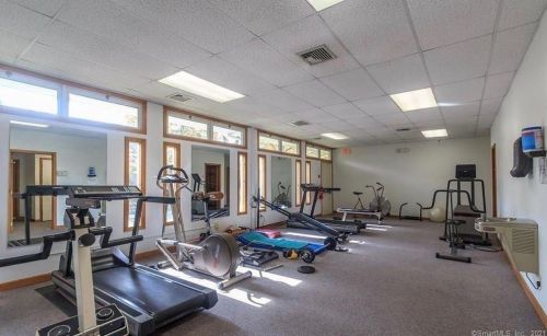 85 Ledgebrook Dr, Norwalk CT  06854-1067 exterior