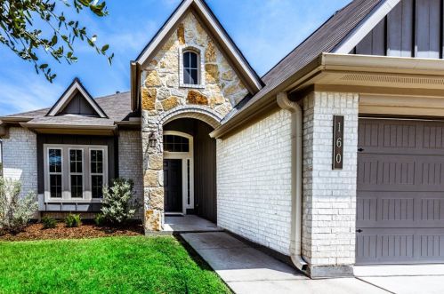 160 Briarwood Dr, Huntsville, TX 77320-3465