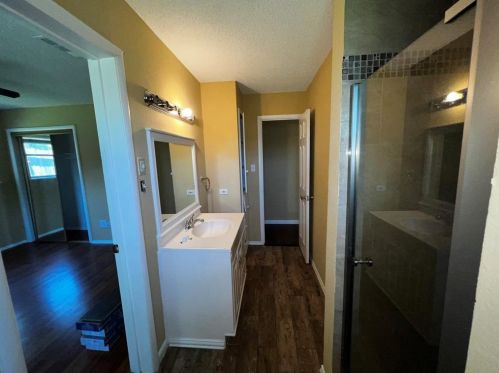 5909 Bowling Dr, Fort Worth TX  76148-3503 exterior