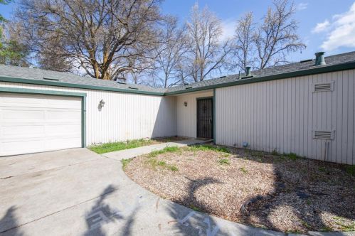 299 Shasta Dr, Vacaville, CA 95687-4965
