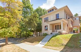 2423 Spring St, Seattle, WA 98122-4855