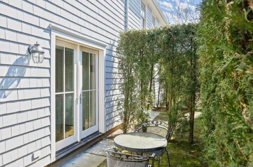 54 Almira Dr, Greenwich CT  06831-5132 exterior