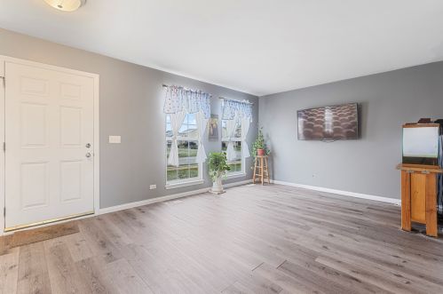 2819 Margaret Dr, Boulder Hill, IL 60538-5125