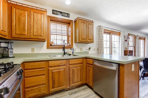 5253 Hearthstone Dr, Springfield OH  45502-8364 exterior