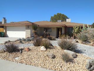 253 Sunland Dr, Ridgecrest, CA 93555-3911