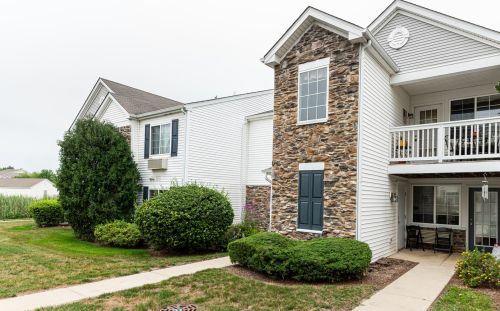 1027 Silverstone Dr, Carpentersville, IL 60110-1185
