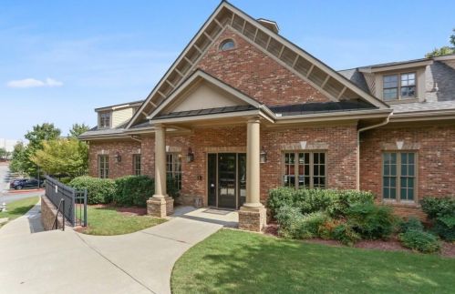 5568 High Point Rd, Atlanta GA  30342-5039 exterior