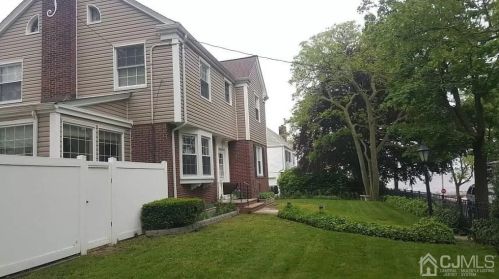 34 Lewis St, Perth Amboy, NJ 08861-4717