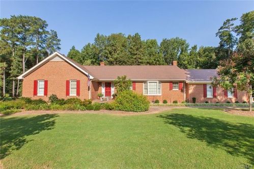 446 Carpenter Dr, Waverly, VA 23890-2615