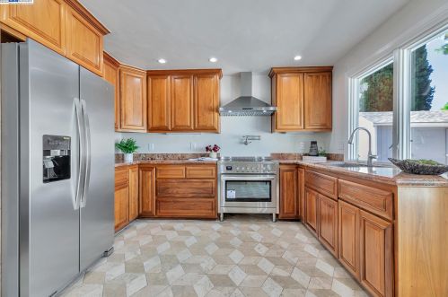 2538 Sugarplum Dr, San Jose, CA 95148-2039