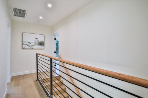 5810 Mammoth Ave, Van Nuys CA  91401-4419 exterior