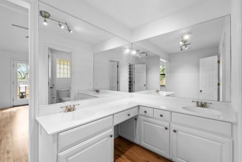 11905 Brookwood Rd, Austin TX  78750-2744 exterior