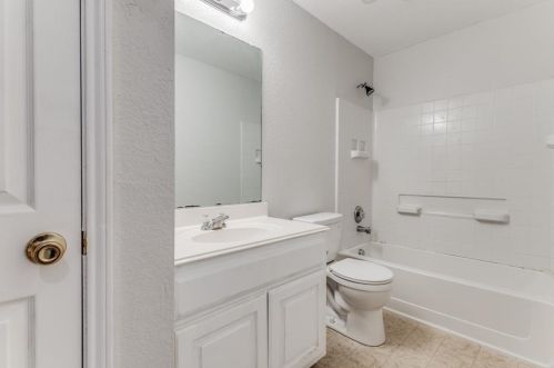 1233 Mountain Air Trl, Fort Worth TX  76131-5446 exterior