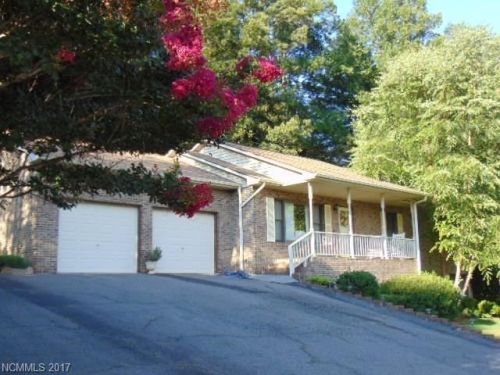 19 Golf View Dr, Etowah, NC 28729-9743