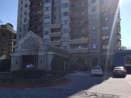 799 Hammond Dr, Atlanta GA  30328-6114 exterior