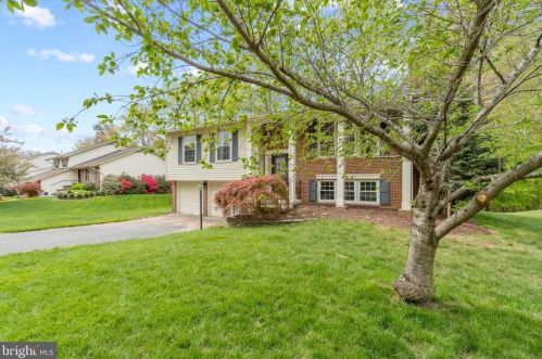 9513 Southern Cross Ln, Springfield, VA 22015-4520