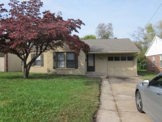 1623 Kentwood Ave, Springfield MO  65803-3877 exterior