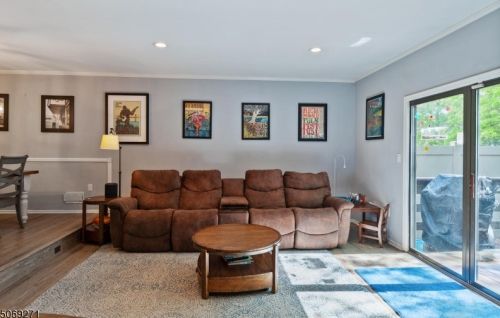53 Manor Dr, Princeton NJ  08540-1643 exterior