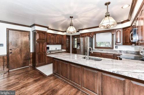 1108 Dunaway Dr, Mc Lean, VA 22101-2206