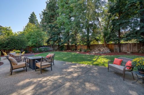 5100 Laguna Woods Dr, Elk Grove, CA 95758-4110