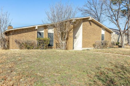 3121 Grapevine Ln, Carrollton TX  75007-3427 exterior