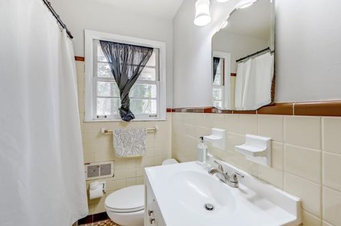2566 Dewey Ave, Atlanta GA  30344-1048 exterior