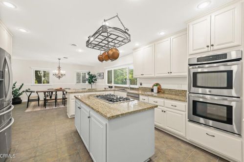 2512 Rockdell St, Glendale CA 91214-2221 exterior