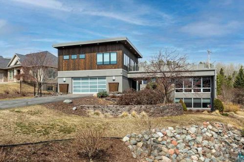 3715 Ridge Rd, Duluth, MN 55804-1481