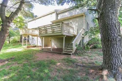 12 Shirleys Ct, Middletown, CT 06457-1564