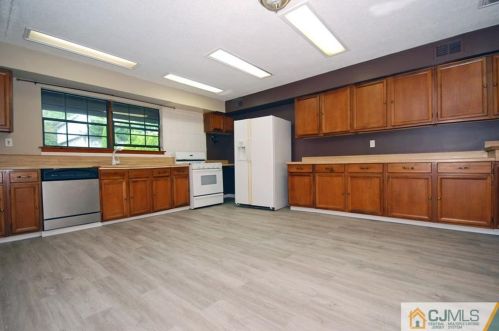 36 Henry St, Edison, NJ 08820-2808