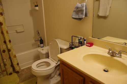 7551 Hedgeoak Ct, Fort Worth TX  76112-4451 exterior