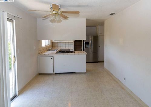 7596 Canterbury Ln, Pleasanton, CA 94568-1932