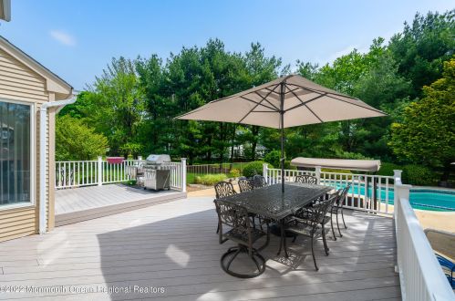 15 Lenape Trl, East Freehold, NJ 07728-7888