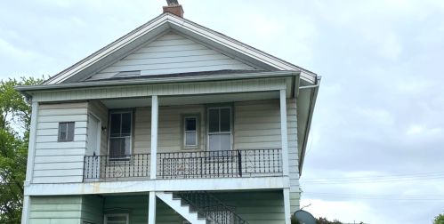 200 Diggins St, Alden, IL 60033-2438