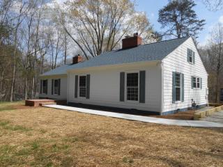 1473 Gray Bluff Trl, Chapel Hill NC  27517-9126 exterior