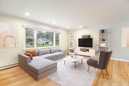 78 Longfellow Rd, Huntington CT  06484-1623 exterior