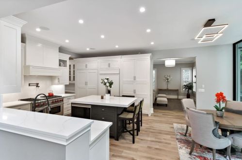 800 Lake Summit Dr, Atlanta GA  30342-1975 exterior