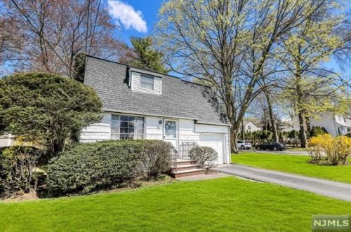 45 Margie Ave, Cresskill, NJ 07626-1507