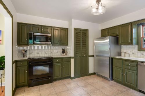 2260 Medicine Lake Blvd, Minneapolis MN  55441-4238 exterior
