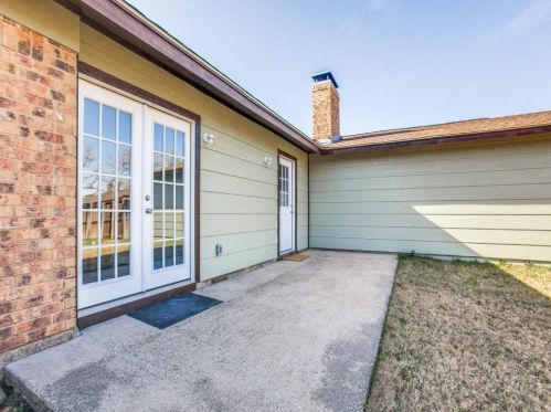 2137 Vlg Grn Dr, Garland TX 75044-7145 exterior