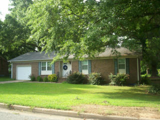 218 Cherry St, Bolivar, TN 38008-1130
