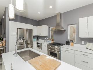 1407 Holly St, Austin TX  78702-5313 exterior