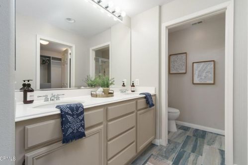 2010 Freesia Ave, Simi Valley CA  93063-3534 exterior