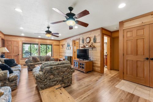 11030 Ski Slope Way, Truckee CA  96161-6603 exterior
