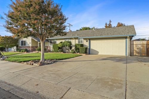 1711 Normandy Ln, Lodi, CA 95242-3400